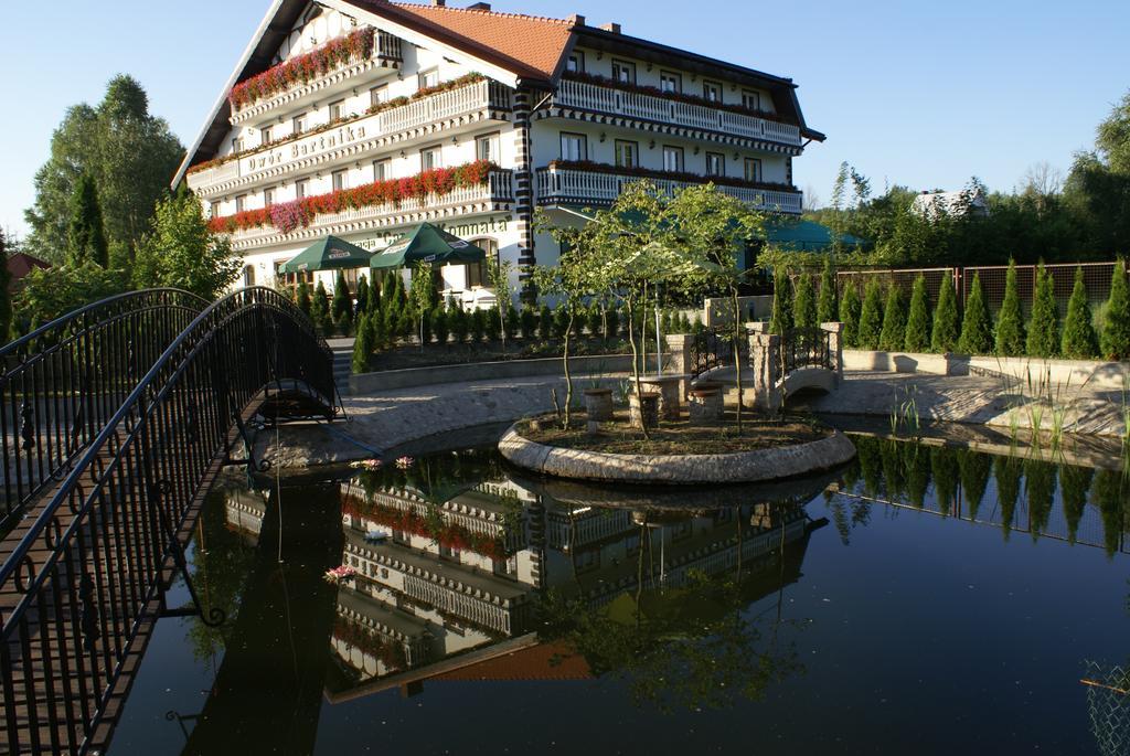 Dwór Bartnika Acomodação com café da manhã Narewka Exterior foto